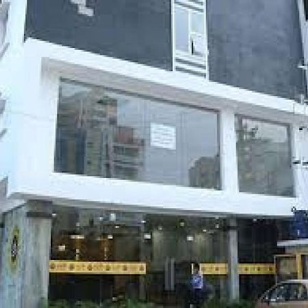 La Riviera Suites Madhapur Haiderabad Buitenkant foto