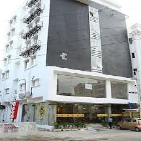 La Riviera Suites Madhapur Haiderabad Buitenkant foto