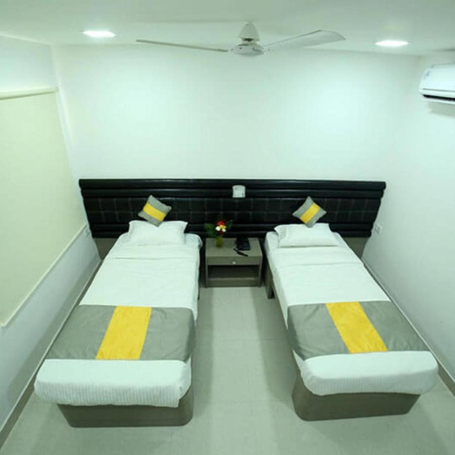 La Riviera Suites Madhapur Haiderabad Buitenkant foto