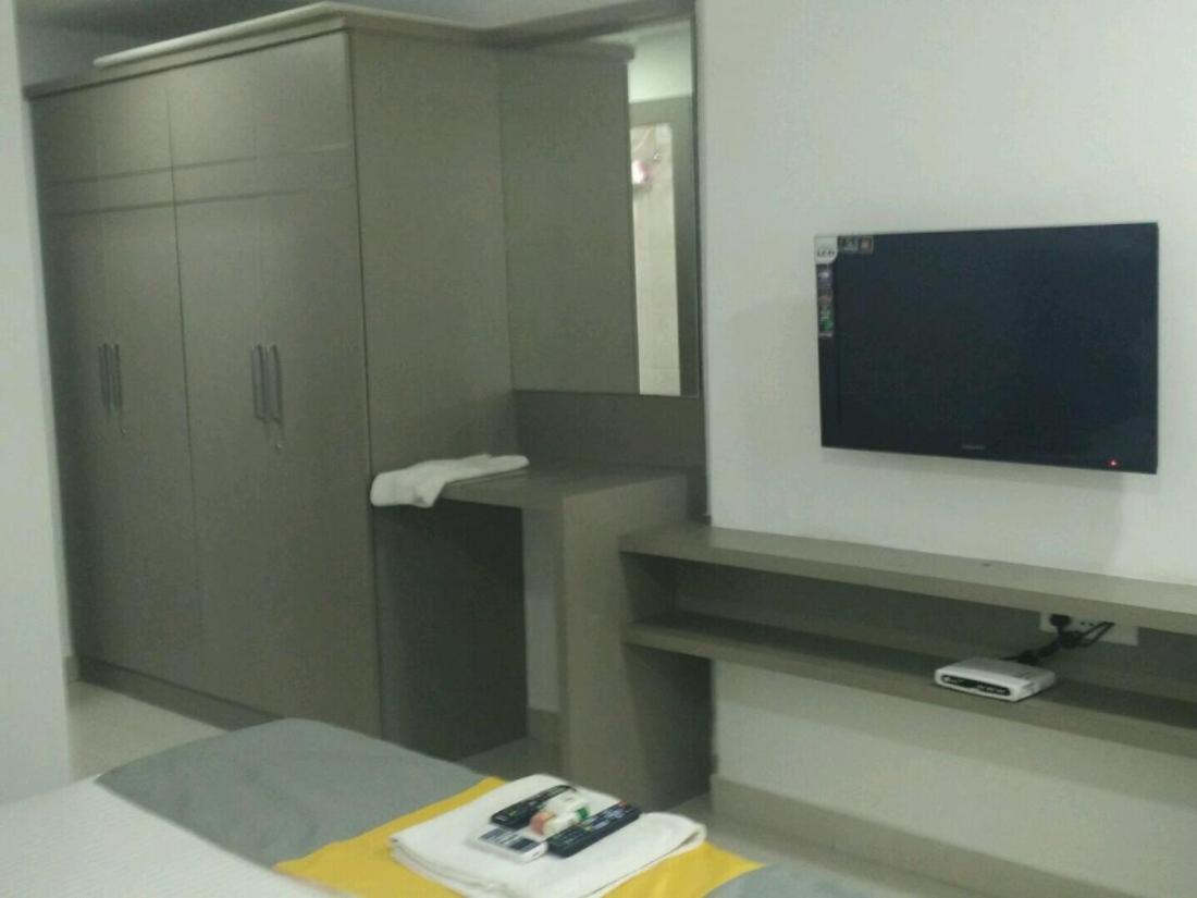 La Riviera Suites Madhapur Haiderabad Buitenkant foto