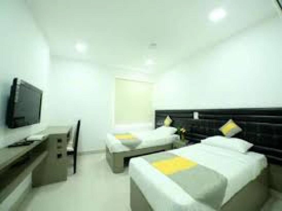 La Riviera Suites Madhapur Haiderabad Buitenkant foto