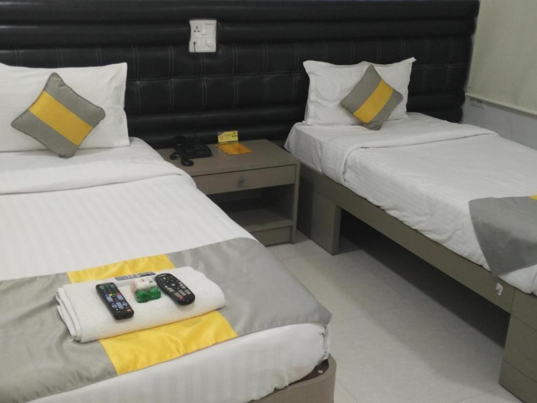 La Riviera Suites Madhapur Haiderabad Buitenkant foto