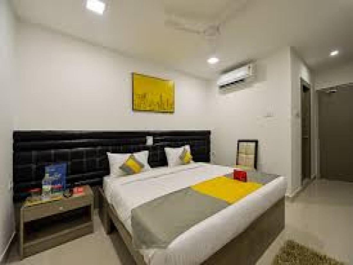 La Riviera Suites Madhapur Haiderabad Buitenkant foto
