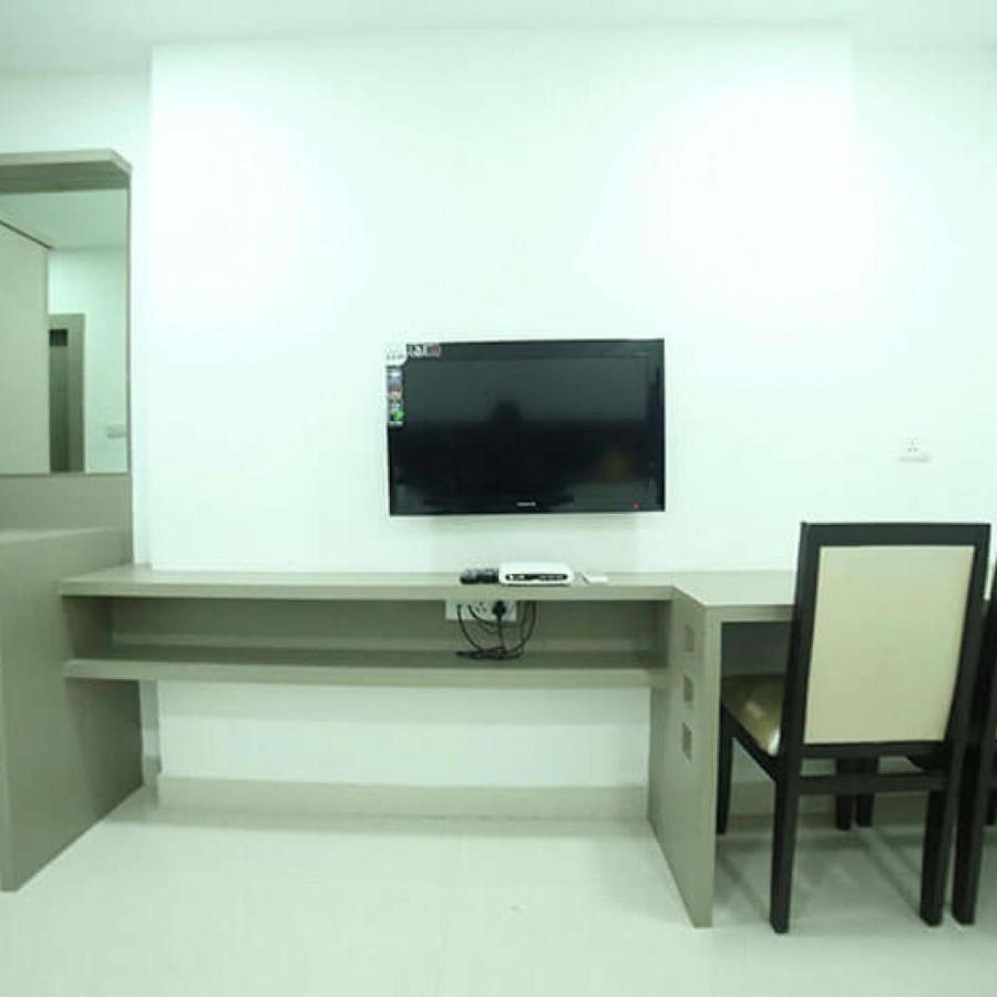 La Riviera Suites Madhapur Haiderabad Buitenkant foto